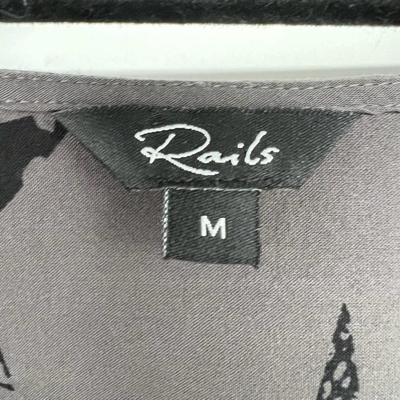 Rails Cheetah Stars Hillary Blouse Women's Size M Charcoal Gray Crossover Wrap - Picture 9 of 9